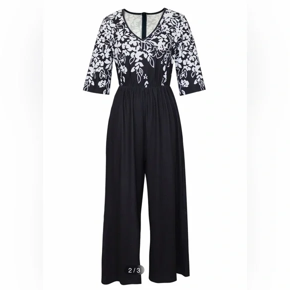 Chic Black and White Floral Jumpsuit - Picture 3 of 8